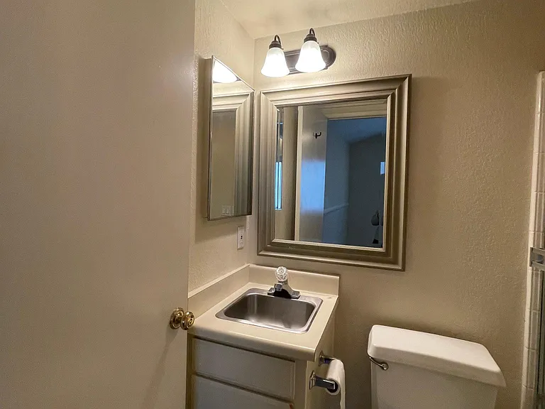 5251 Willowcrest Ave #5 — Photo 33