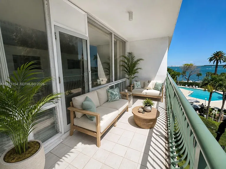1408 Brickell Bay Dr #404 — Photo 3