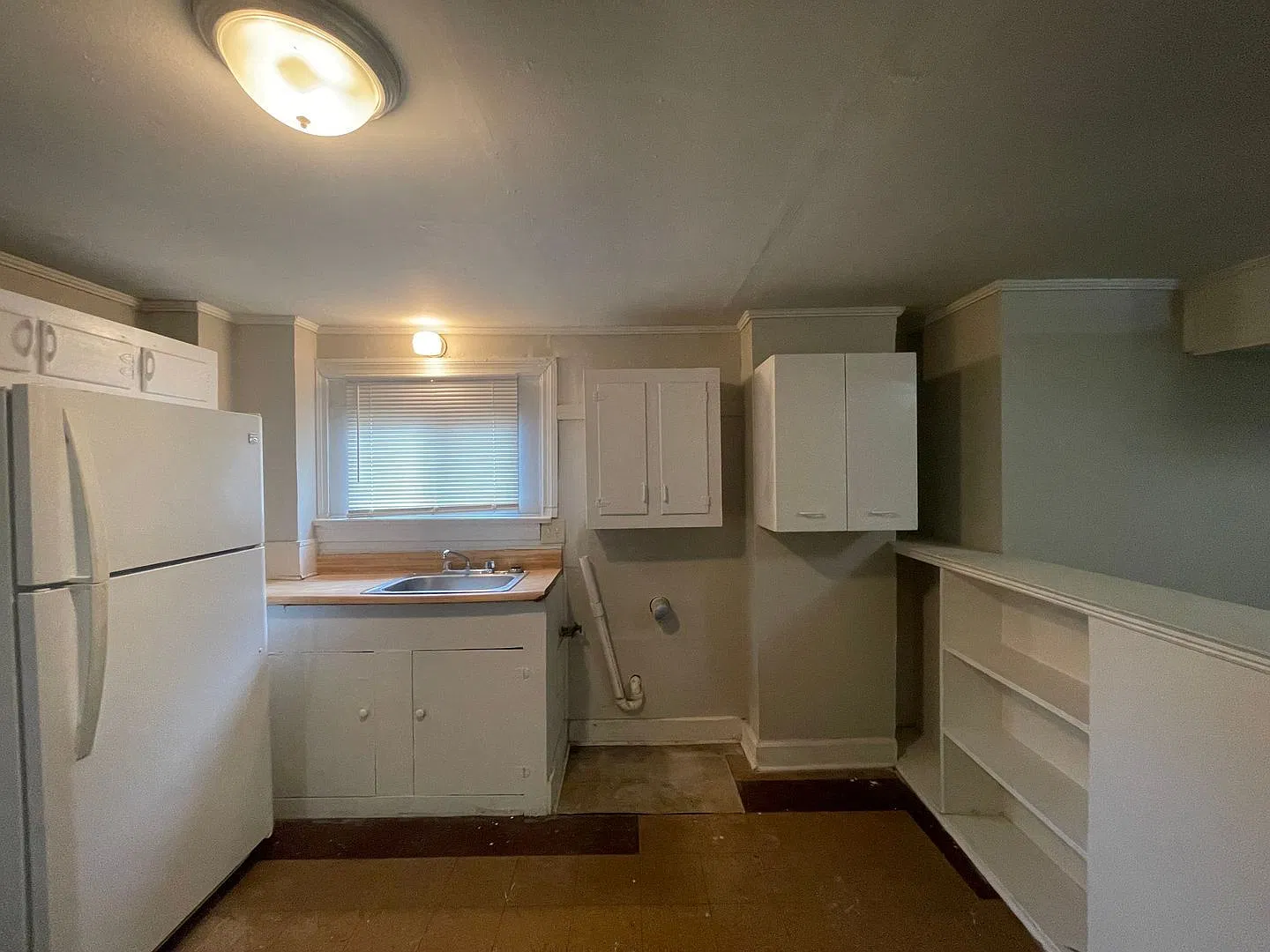 2 bed, 1.0 bath, $750 — Photo 4