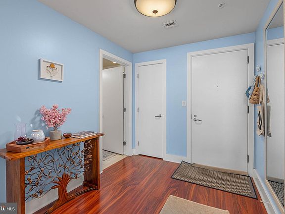 2nd image of 717 S Columbus Blvd Unit 1216