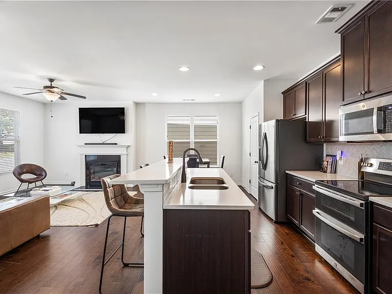 869 Venture Way SW — Photo 9