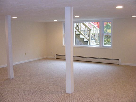 Full Sized Windows in the Finished Basement!