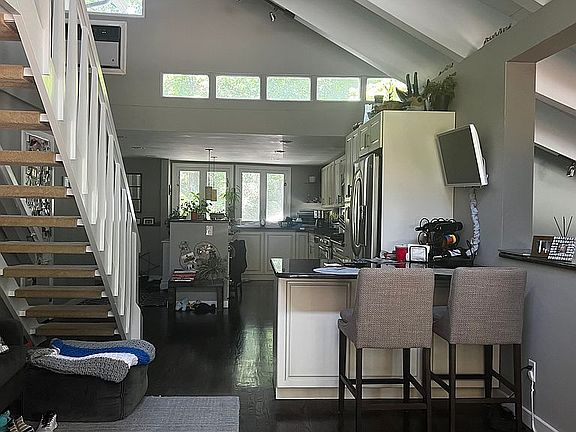 Kitchen with breakfast bar