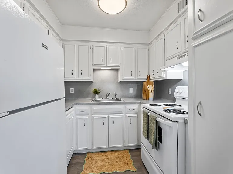 Beautiful Apartments in the heart of Brookside — Photo 40