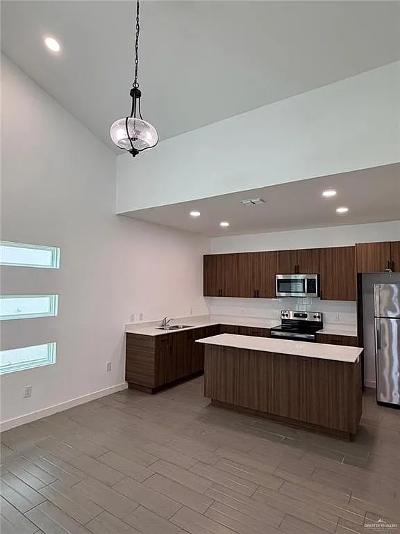 3 bed, 2.0 bath, 1128 sqft, $1,150 — Photo 3