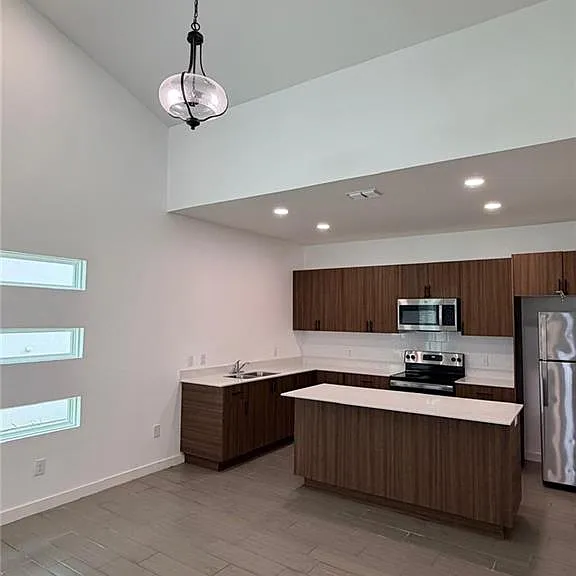 546 North Ave #B — Photo 3