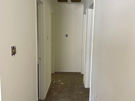 5th image of 107 Poplar St