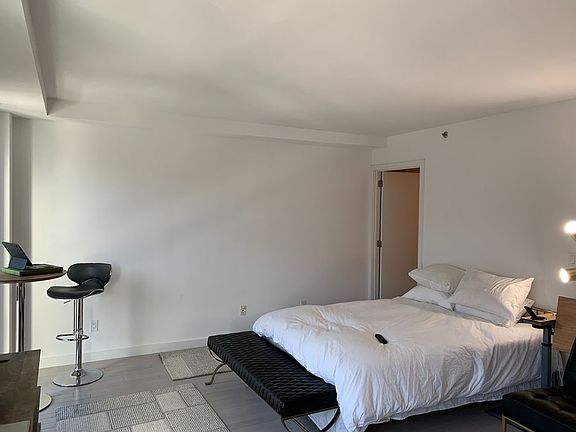 5th image of 250 Bedford Ave #305
