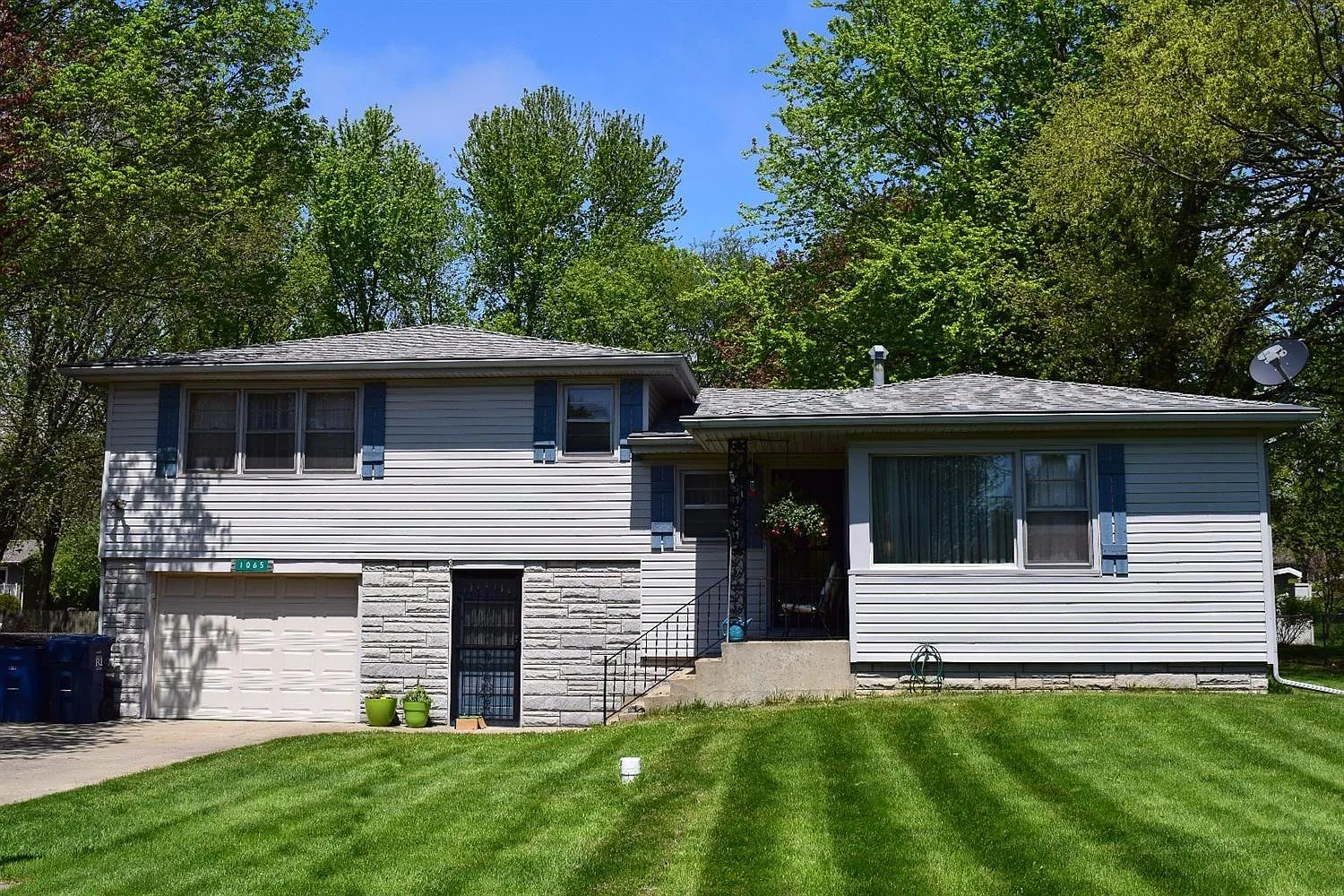 1065 W Severs Rd photo 1