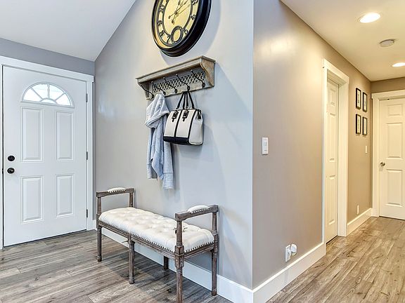 www.LamoureuxRealEstate.com
