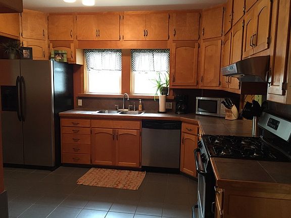 4th image of 14715 Leonard Ave