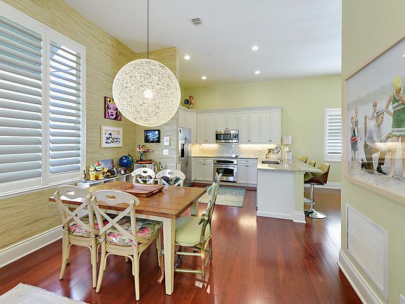 4th image of 180 NE 6th Avenue #H