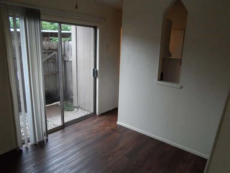 1400D Holleman Dr — Photo 7