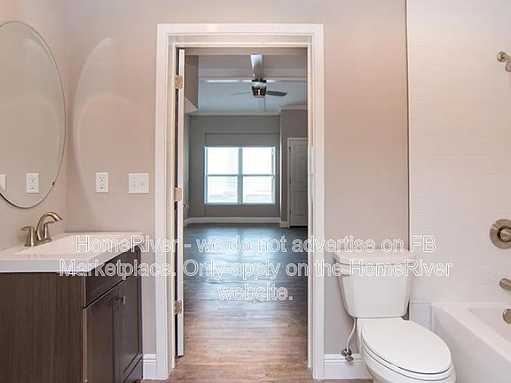 3rd image of 3300 Oak St NE APT 101