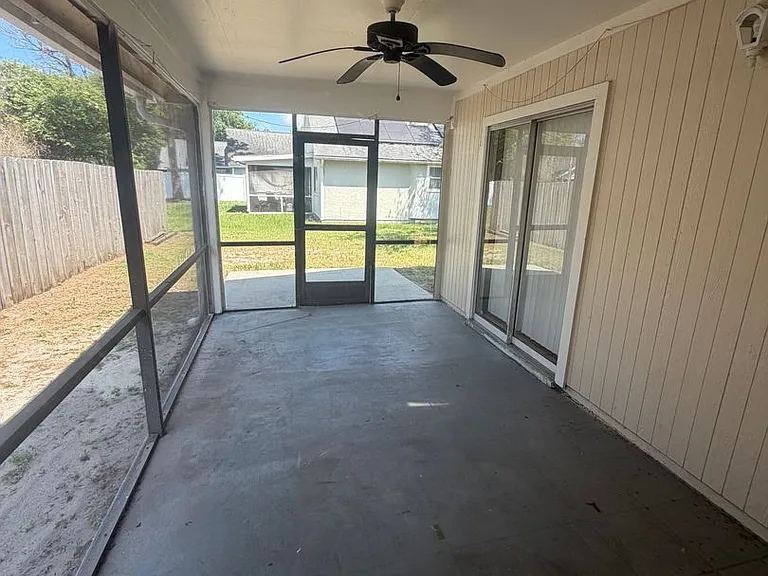 160 Edgewater Cir — Photo 14