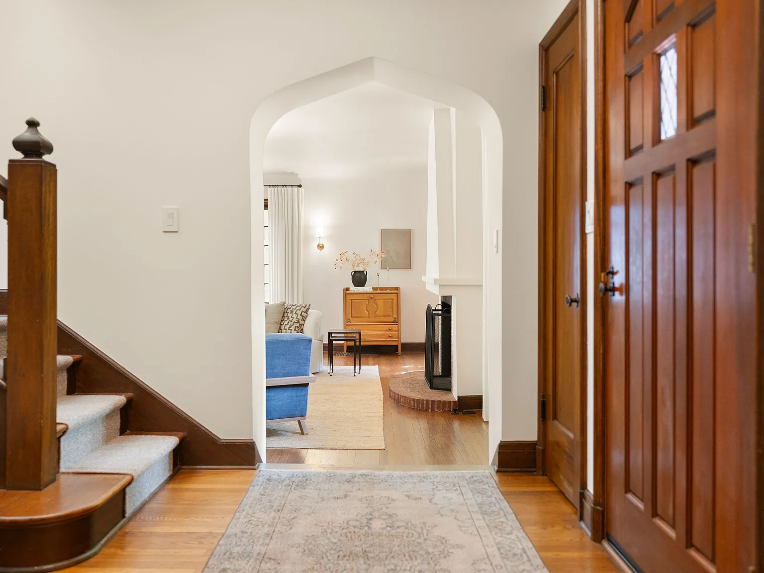 5 bed, 4.5 bath, 4631 sqft, $7,000 — Photo 2