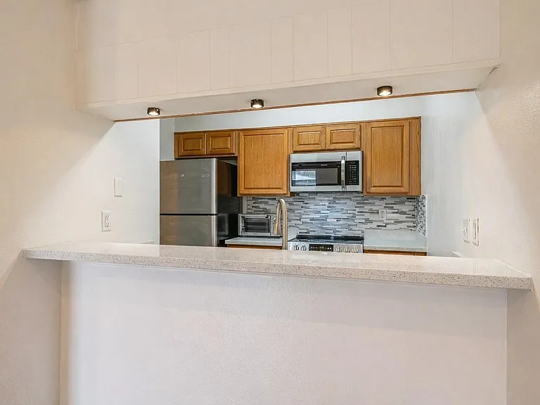 7069 N Holiday Dr — Photo 7