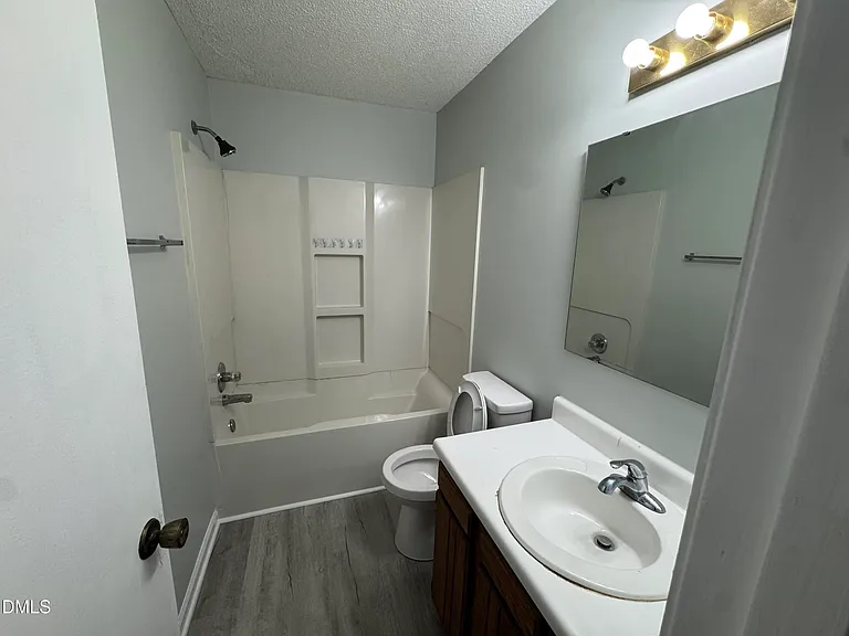 4200 Bertram Dr — Photo 9