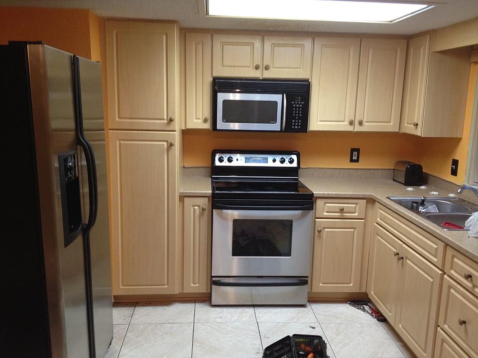 2nd image of 800 Magnolia Ave