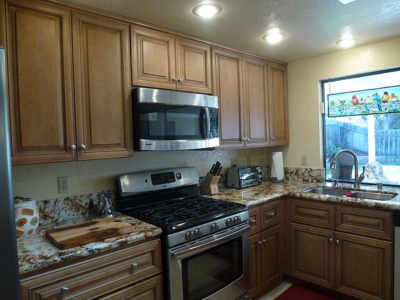 5th image of 570 Woods Dr