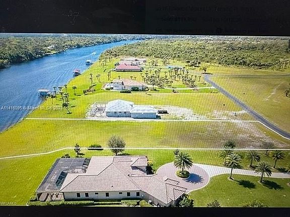 3rd image of 2508 Caloosa Shores Dr