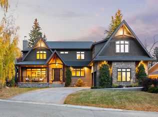 16 S Varal Pl NW, Calgary, AB T3A 0A7