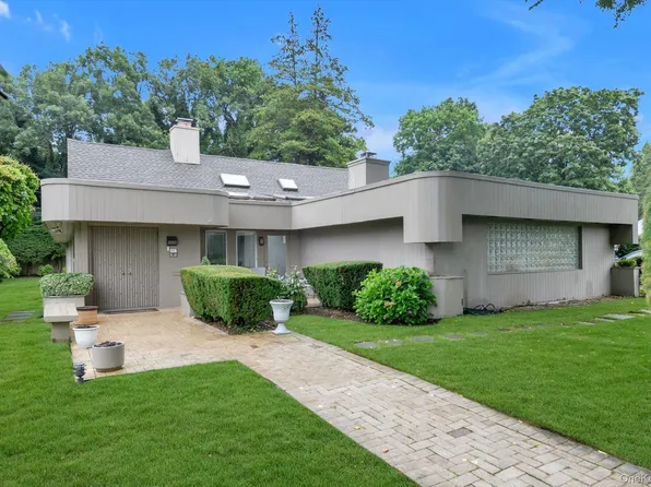 57 Parkway Drive, Roslyn Heights, NY 11577
