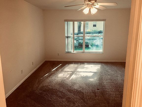 5th image of 313 Garden Oak Ct