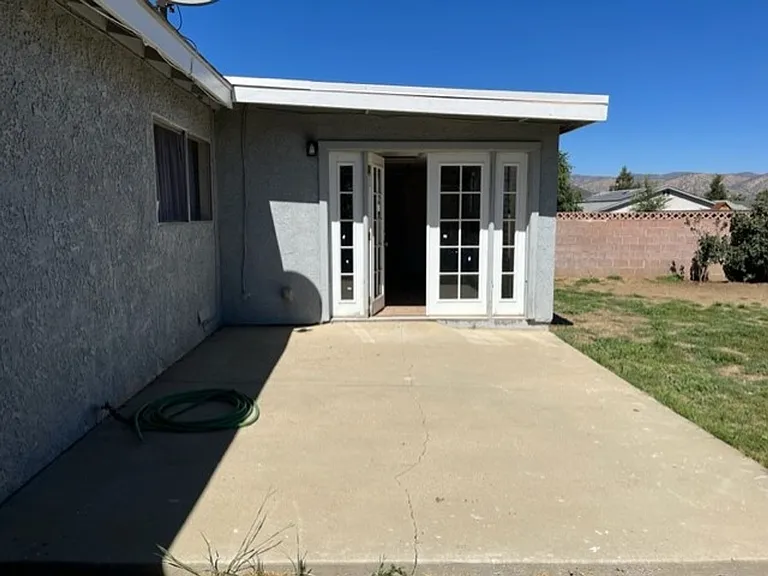 902 Oakwood St — Photo 16