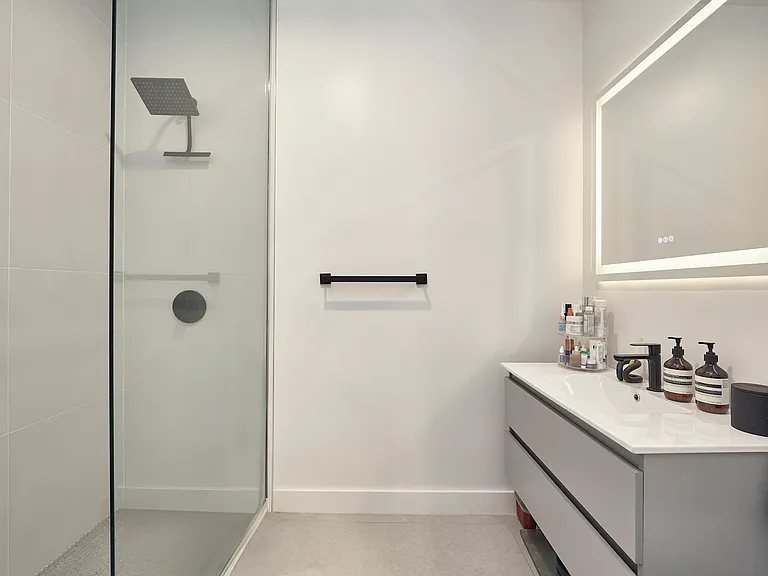 148 N 10th St #5D — Photo 4