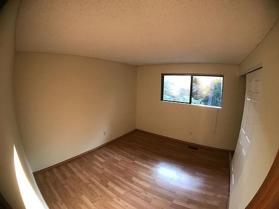5th image of 24006 SE 30th St