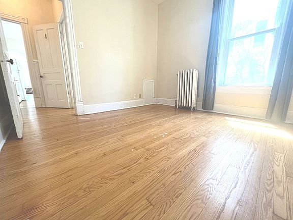 4th image of 1823 E Bradford Ave #2495