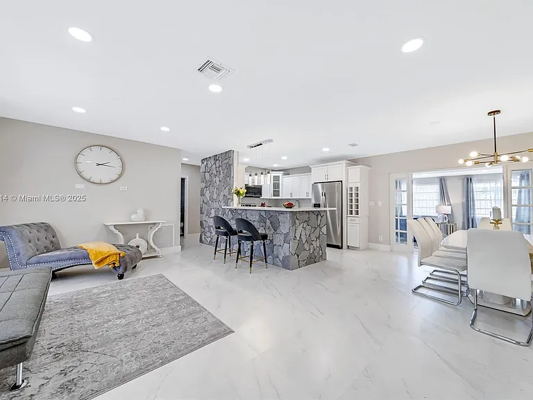 241 Oceanic Ave — Photo 2