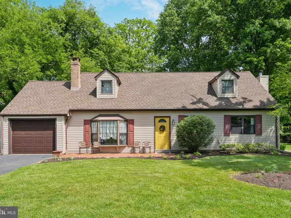 402 Robin Cir, Langhorne, PA 19047