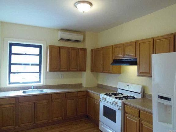 5th image of 60-45 Maspeth Ave
