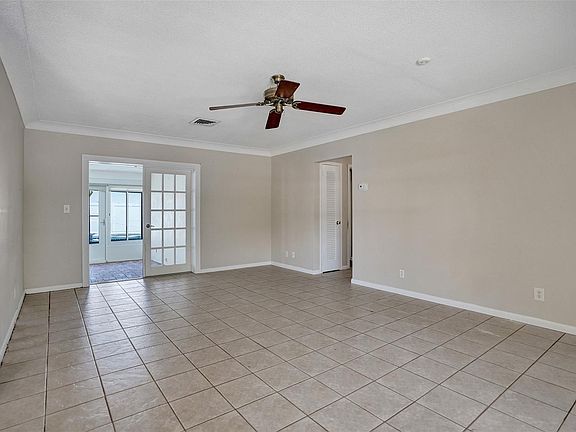 4th image of 1410 SE 12th Avenue