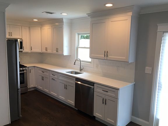 4th image of 305 Arrowhead Park Dr