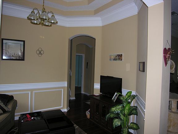 5th image of 904 W Tennessee Trce