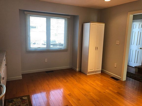 4th image of 26 Waterview Dr APT F