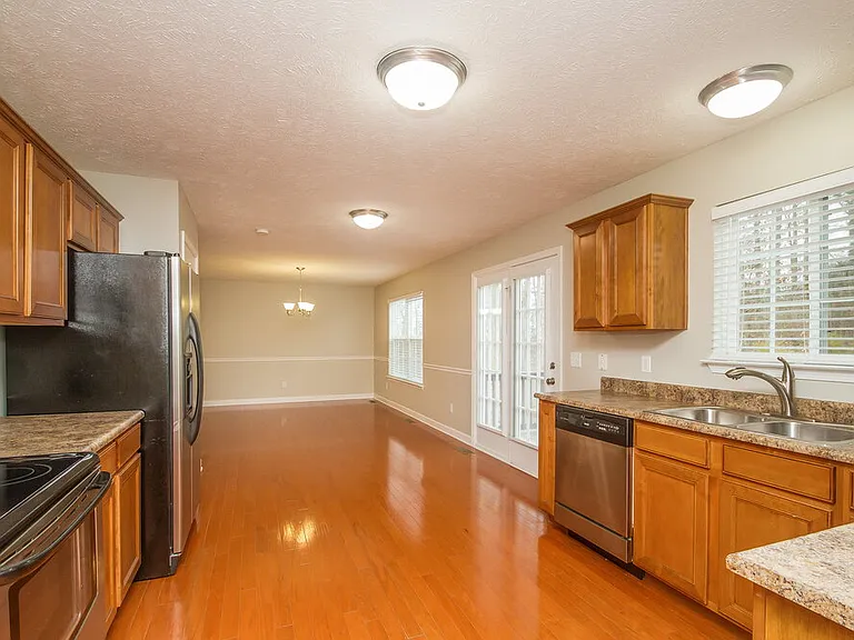 904 Summercrest Cv — Photo 3