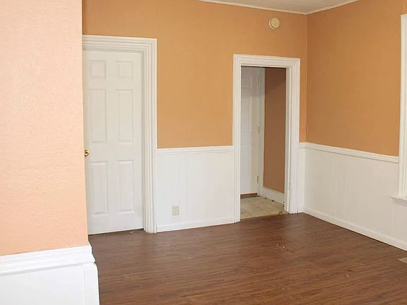 5th image of 861 Marion St #1