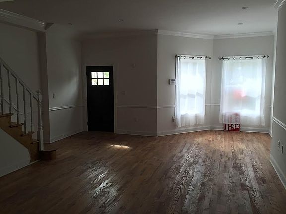 3rd image of 1310B Putnam Ave
