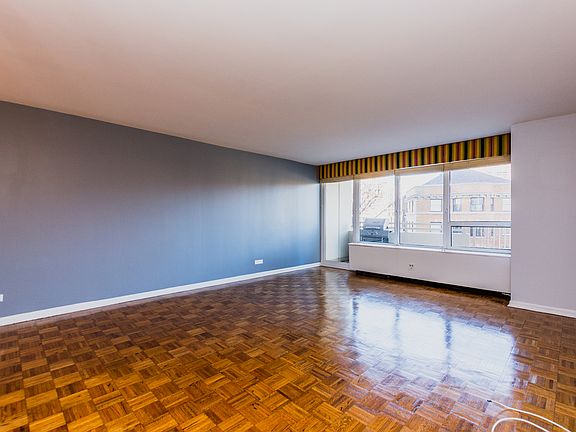 3rd image of 3930 N Pine Grove Ave APT 407