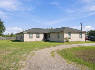 536 Agnes St, El Campo, TX 77437