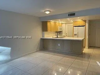 1045 10th St — Photo 3
