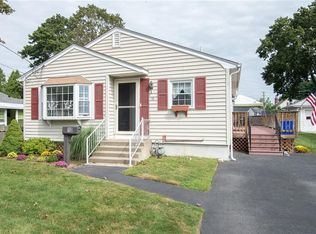 10 Circuit Dr, Riverside, RI 02915