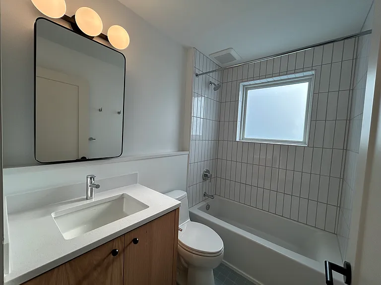 1003 E Washington St — Photo 27