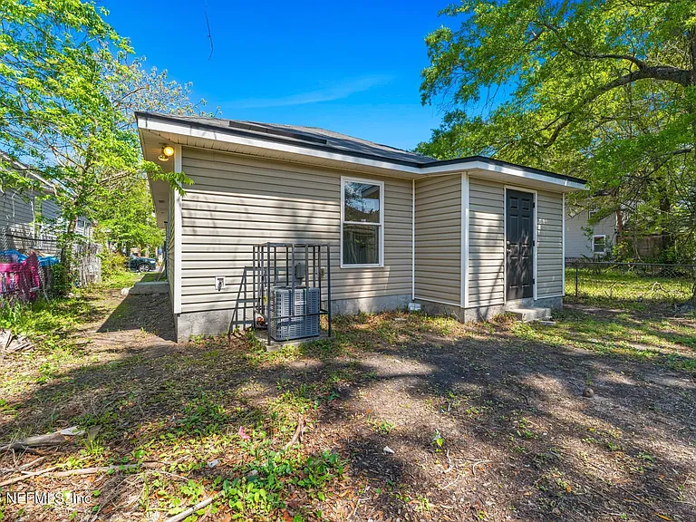 1470 Windle St — Photo 18