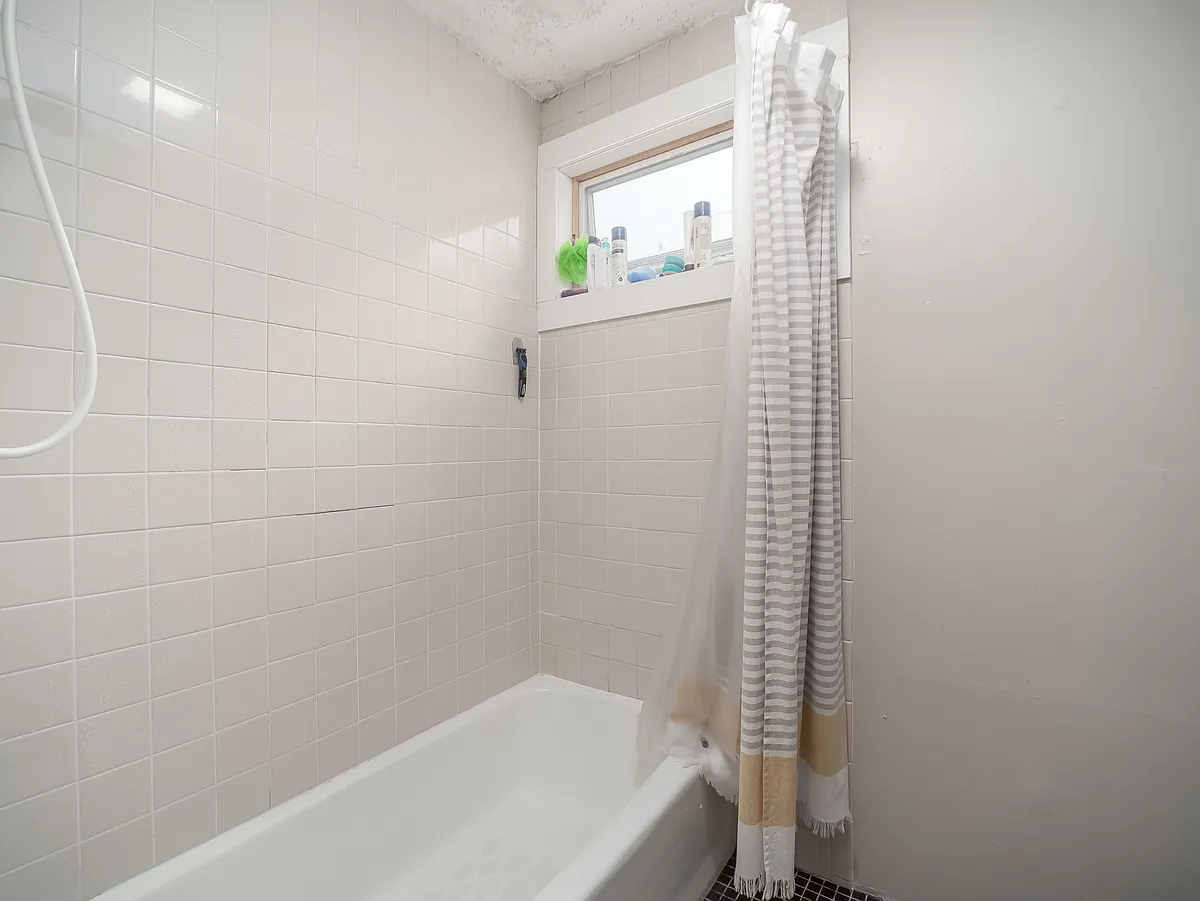Building Photo - 318 Beacon St #2