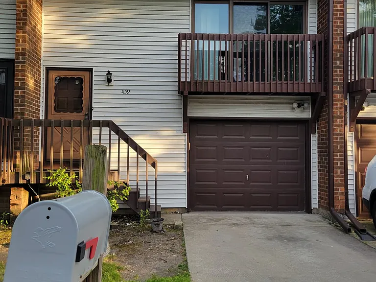 459 Skokie Ln — Photo 4